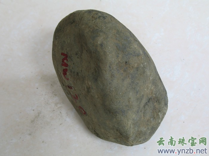 翡翠毛料, 莫湾, 赌石 -- 点击看大图
