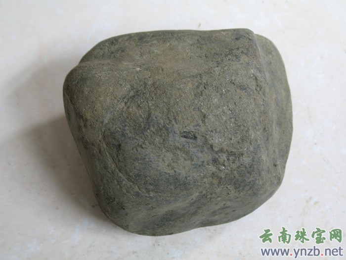 翡翠毛料 -- 点击看大图