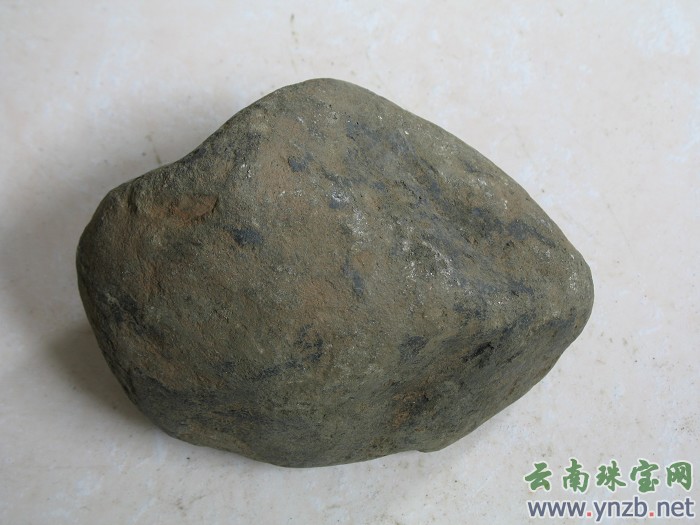 翡翠毛料 -- 点击看大图