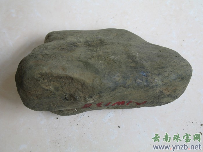 莫湾基赌石, 老场口翡翠毛料 -- 点击看大图