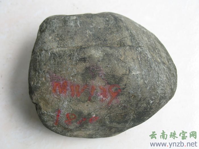 缅甸翡翠, 莫湾基翡翠赌石 -- 点击看大图