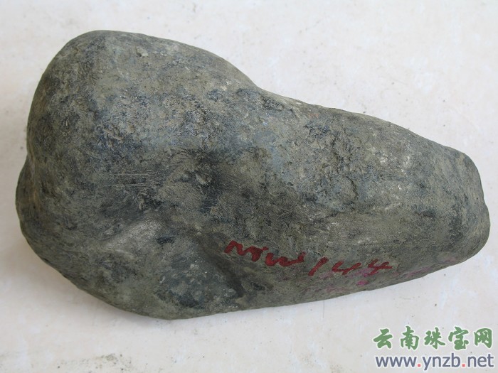 莫湾基赌石, 老场口翡翠毛料 -- 点击看大图
