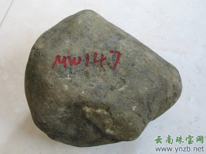 赌石, 莫湾基翡翠赌石 -- 点击看大图