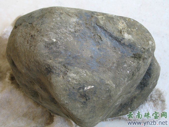 翡翠赌石, 莫湾基翡翠赌石 -- 点击看大图
