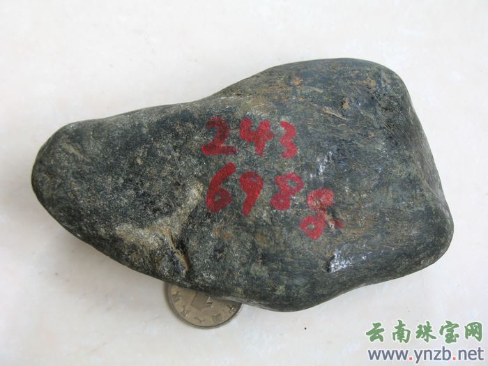 赌石|莫湾基场口, 翡翠毛料-- 点击看大图