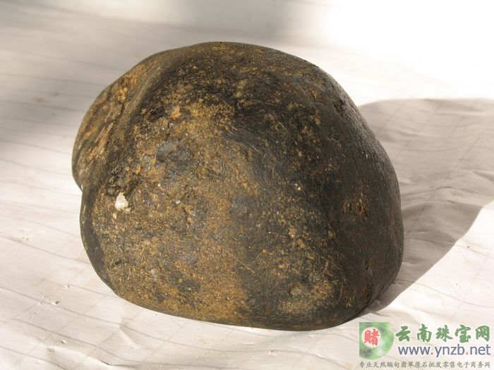 赌石、缅甸翡翠毛料 - 点击看大图