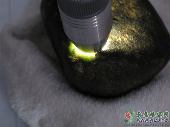 翡翠赌石, 云南赌石 - 点击看大图