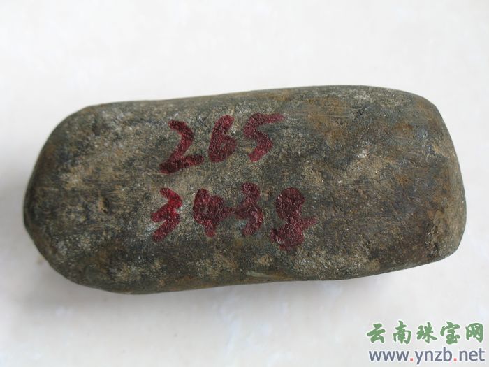 赌石|缅甸翡翠毛料 莫湾基老场口，翡翠毛料 帕敢老产区- 点击
看大图