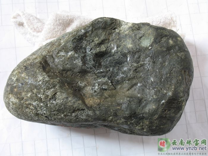 云南赌石, MWJ556翡翠原石 -- 点击查看大图