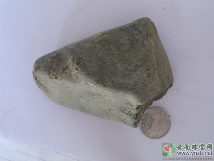 云南赌石, MWJ573翡翠原石 -- 点击查看大图