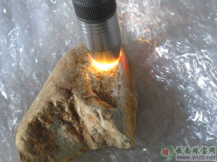 翡翠, 赌石, 达摩坎/大马坎, D604翡翠原石 -- 点击查看大图