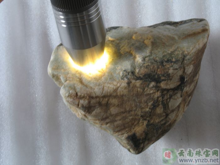 翡翠, 赌石, 达摩坎/大马坎, D606翡翠原石 -- 点击查看大图