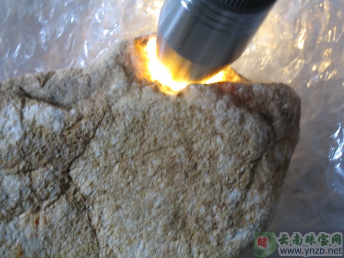 云南赌石, D612翡翠原石 -- 点击查看大图