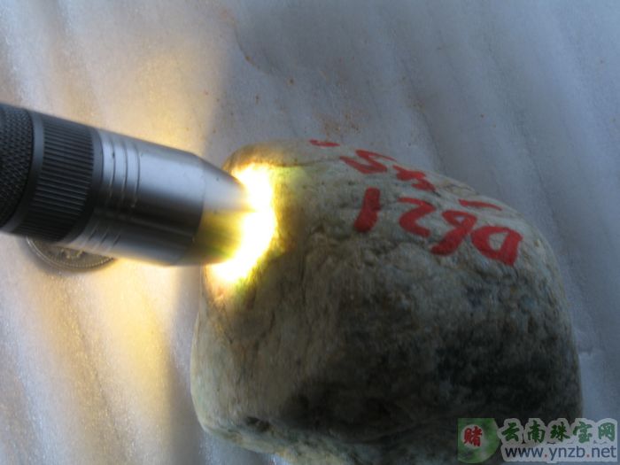 云南赌石, D621翡翠原石 -- 点击查看大图