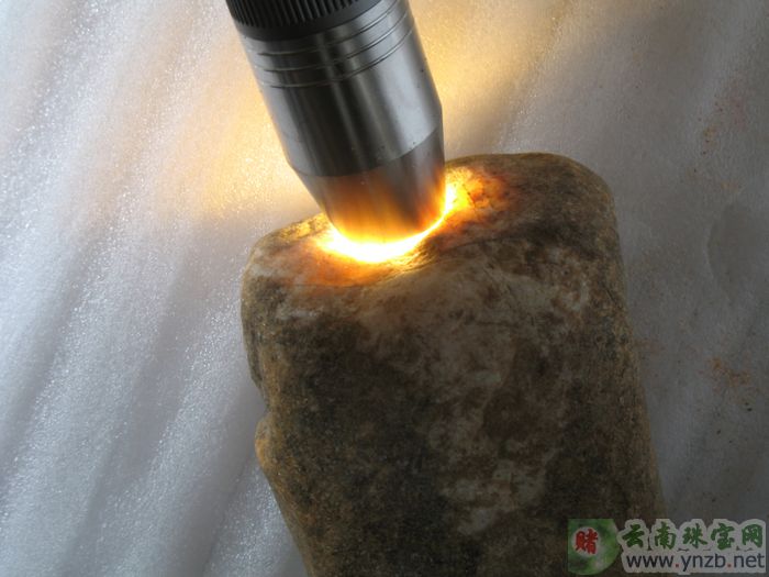 云南赌石, D625翡翠原石 -- 点击查看大图