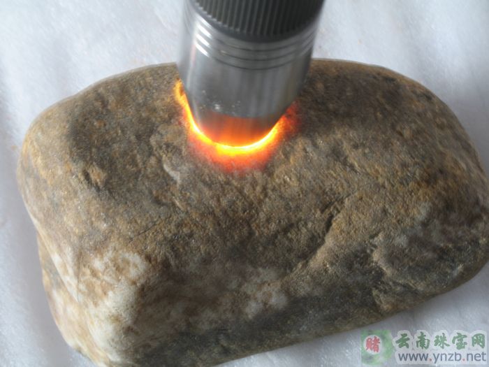 翡翠, 赌石, 达摩坎/大马坎, D625翡翠原石 -- 点击查看大图