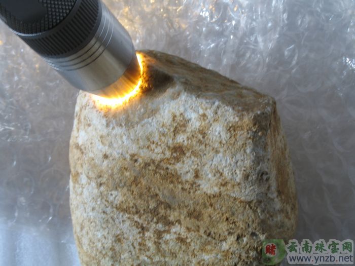 云南赌石, D627翡翠原石 -- 点击查看大图