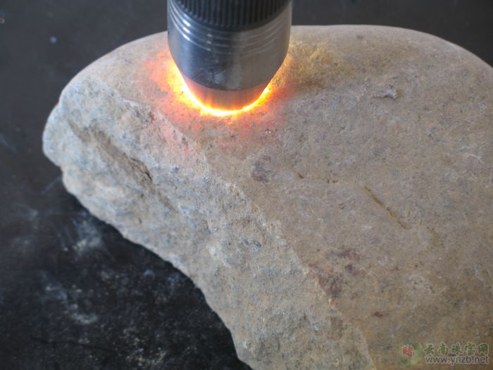 翡翠, 赌石, 达摩坎/大马坎, D707翡翠原石 -- 点击查看大图