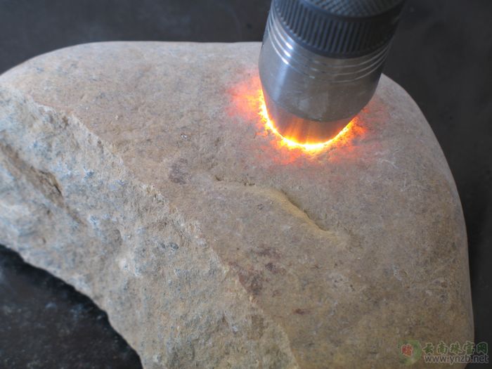 翡翠, 赌石, 达摩坎/大马坎, D707翡翠原石 -- 点击查看大图