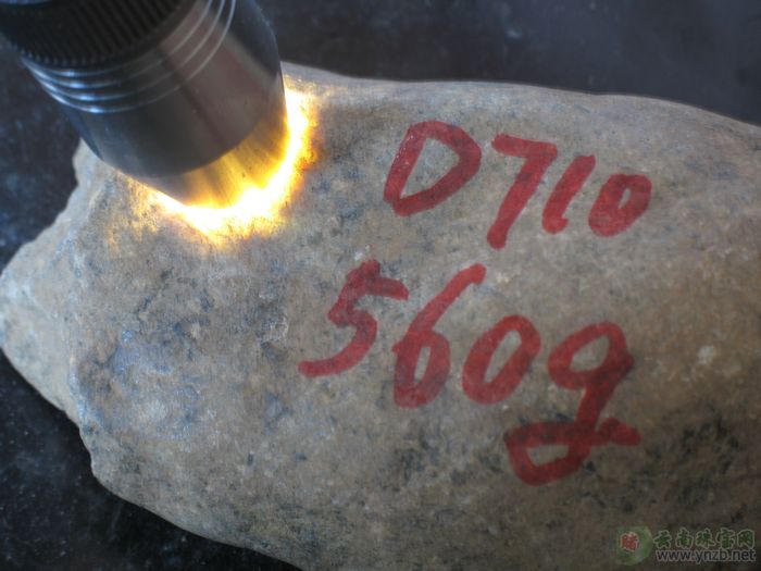 云南赌石, D710翡翠原石 -- 点击查看大图