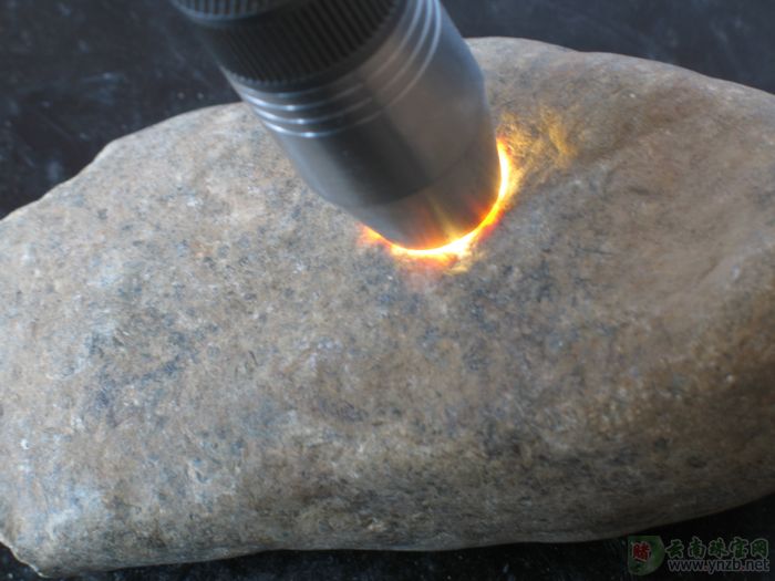 翡翠, 赌石, 达摩坎/大马坎, D710翡翠原石 -- 点击查看大图