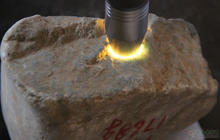 翡翠, 赌石, 达摩坎/大马坎, D718翡翠原石 -- 点击查看大图