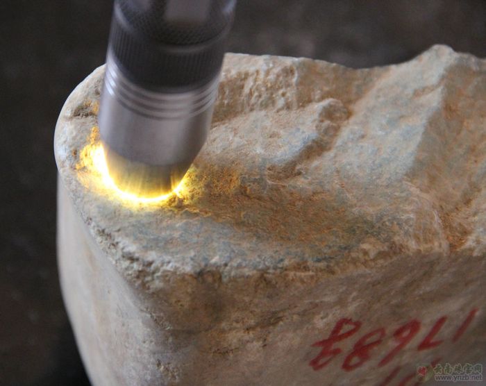 翡翠, 赌石, 达摩坎/大马坎, D718翡翠原石 -- 点击查看大图