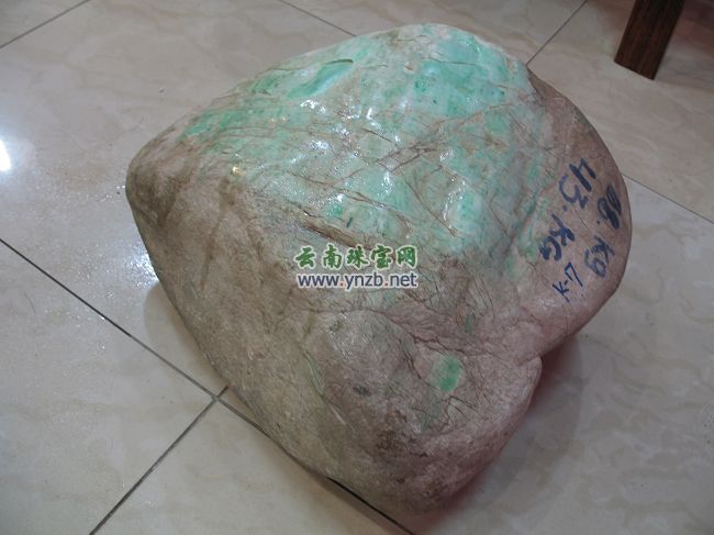 翡翠, 赌石, 翡翠毛料
